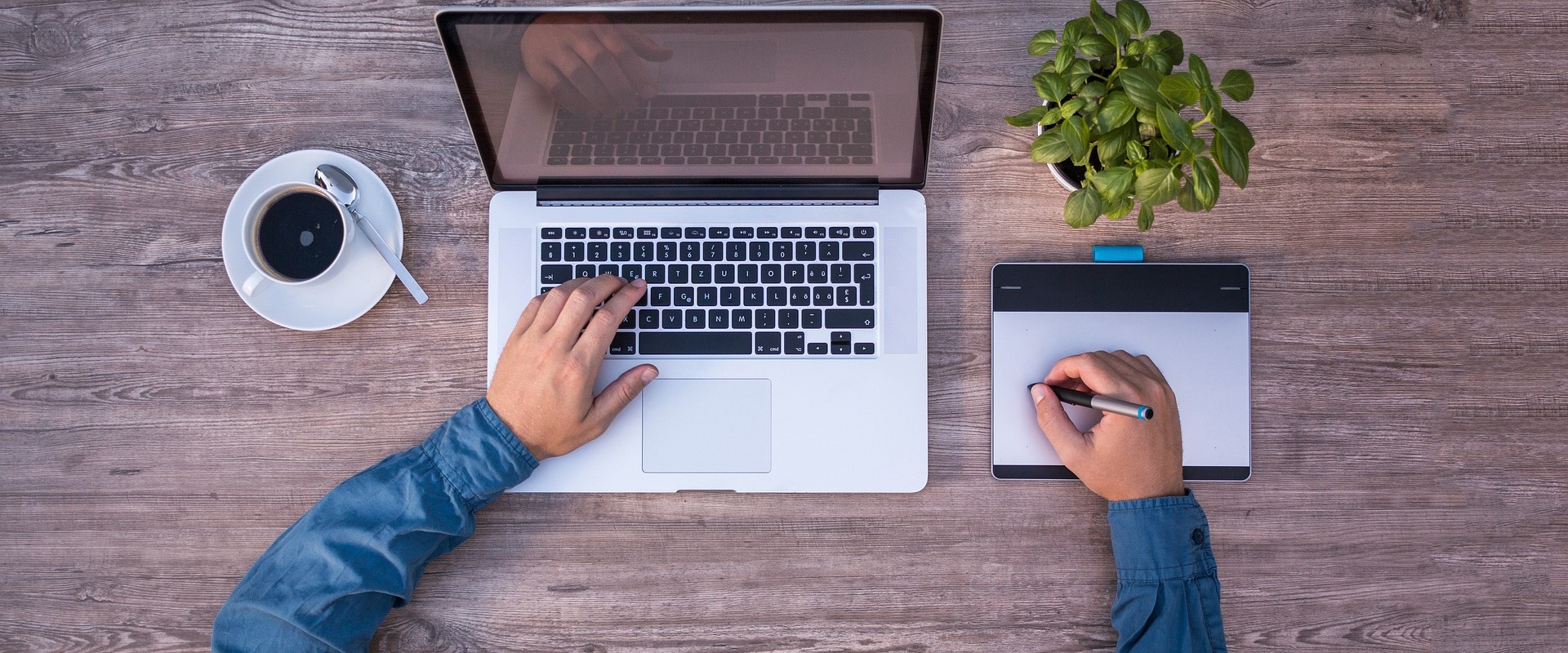 Graphic Designer in Bruxelles, Belgium: Strengthening Brands Through Digital Services